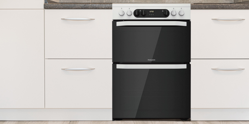 Hotpoint HDM67V9CMW 60cm Double Oven Electric Cooker in the use - Bestadvisor