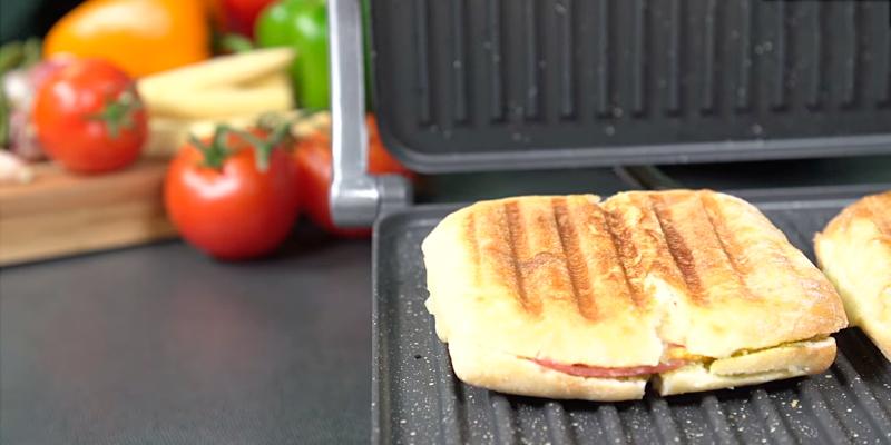 Tower RK-T27007 Panini Grill in the use - Bestadvisor