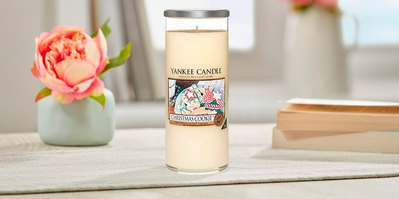 Review of Yankee Candle 1253125E Christmas Cookie Pillar Candle