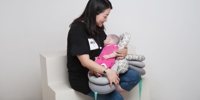 Warmword Maternity Nursing Pillows in the use - Bestadvisor