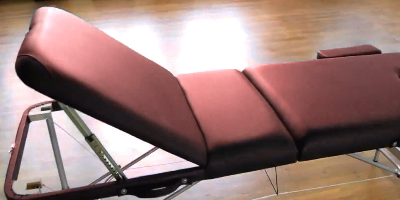 Linxor Light Brown Folding Massage Table in the use - Bestadvisor