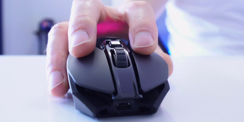 Logitech G903 LIGHTSPEED Wireless Gaming Mouse (16,000 DPI, RGB) in the use - Bestadvisor