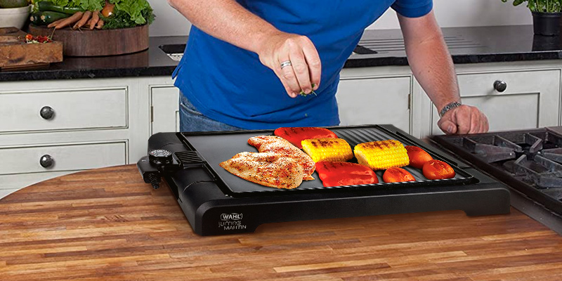 James Martin ZX833Table Top Grill with Flat Plate in the use - Bestadvisor