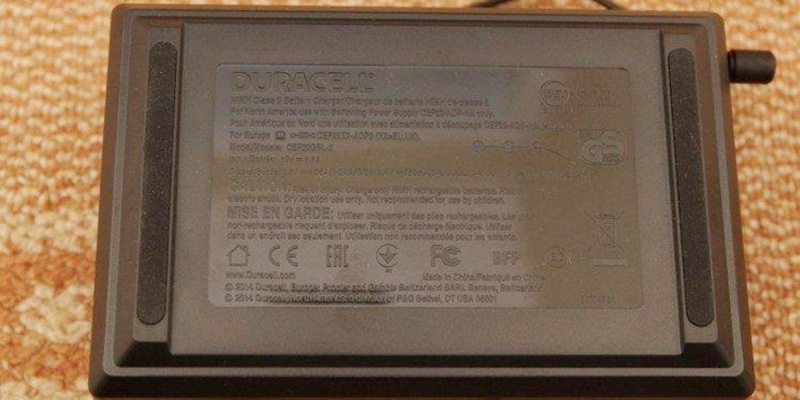 Detailed review of Duracell CEF15UK 5 minutes Battery Charger - Bestadvisor
