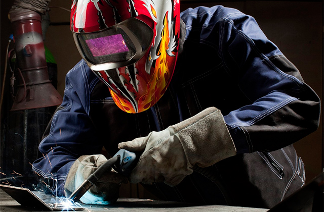 Best Welding Helmets for Domestic and Professional Use  