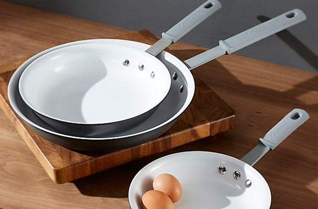 Comparison of Ceramic Pans to Cook Like a Chef