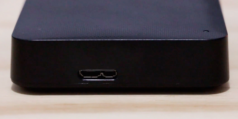 Toshiba (Canvio Basics) Portable Hard Drive for PC / PS4 / PS5 in the use - Bestadvisor