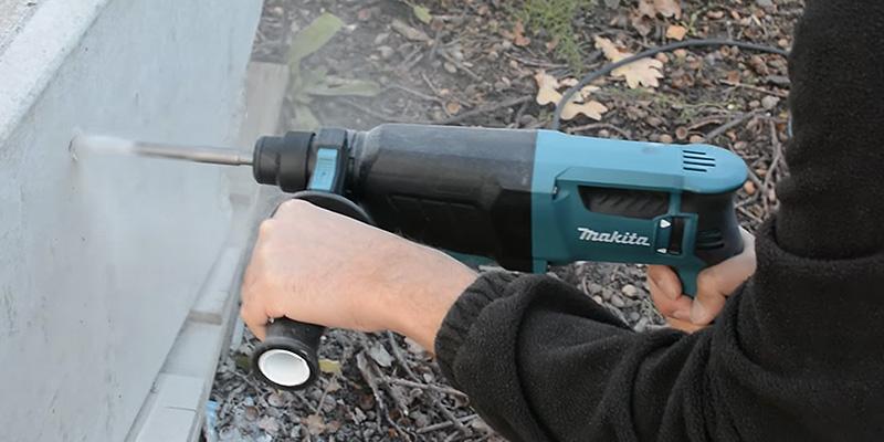 Makita HR2630 26 mm 3 Mode SDS Plus Rotary Hammer Drill in the use - Bestadvisor