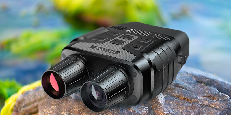 Rexing (B1) Night Vision Goggles Binoculars with LCD Screen in the use - Bestadvisor