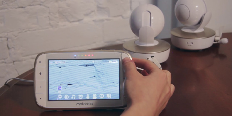 Motorola Nursery VM50G Baby Monitor Camera in the use - Bestadvisor