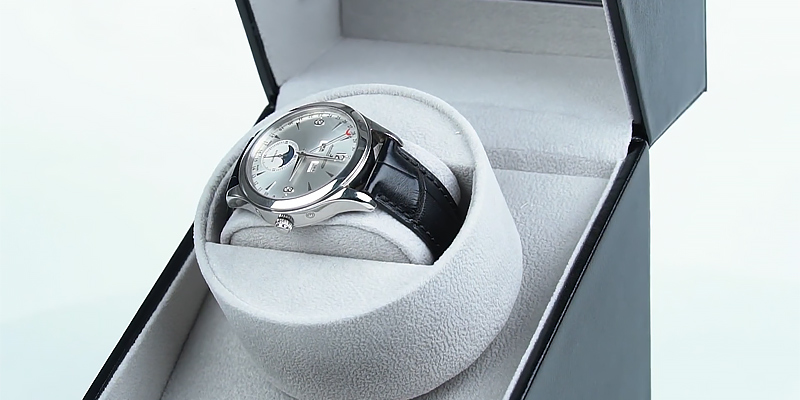 Mcbazel cn-wc-01001 Single Automatic Watch Winder in the use - Bestadvisor