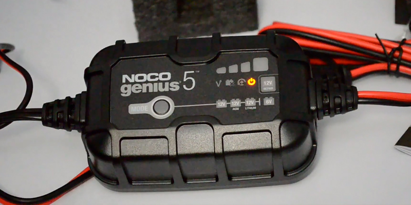 NOCO (GENIUS5UK) 5-Amp Smart Car Battery Charger in the use