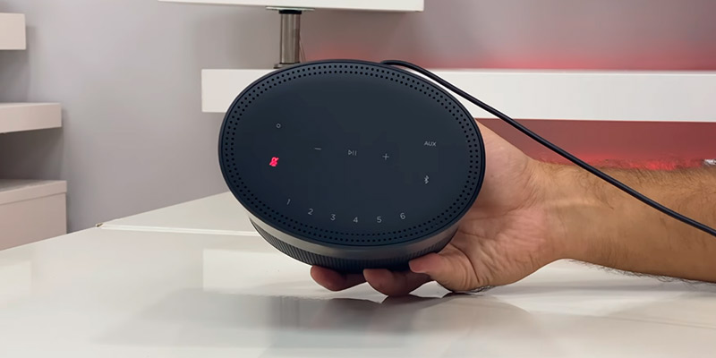 Bose HS300 Voice Assistant Smart Speaker with Amazon Alexa in the use - Bestadvisor