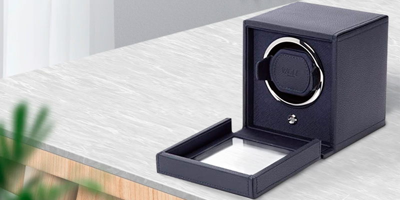 Wolf (461117) Automatic Watch Winder for 1 Watch with Glass Cover in the use - Bestadvisor