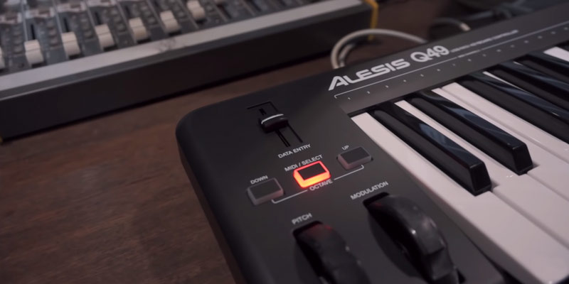 Alesis Q49 Desktop MIDI Keyboard Controller in the use - Bestadvisor