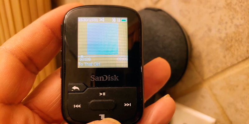 Review of SanDisk SDMX30-032G-G46K 32GB MP3 Player