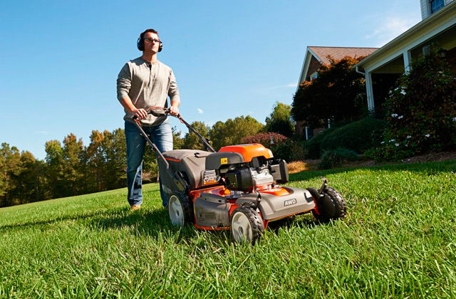 Comparison of Self Propelled Lawn Mowers