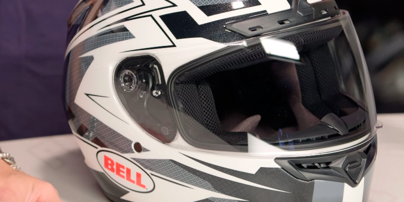 Bell Qualifier DLX Clutch Motorcycle Helmet in the use - Bestadvisor