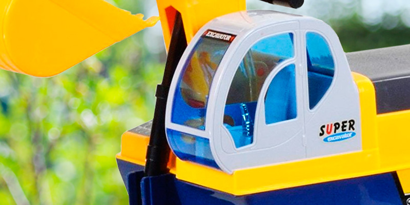 deAO BSD-2Y Ride On Excavator Digger 2 in1 for Toddlers in the use - Bestadvisor