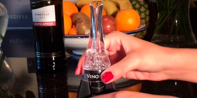 Vinoria AP01B Luxury Red Wine Aerator & Pourer in the use