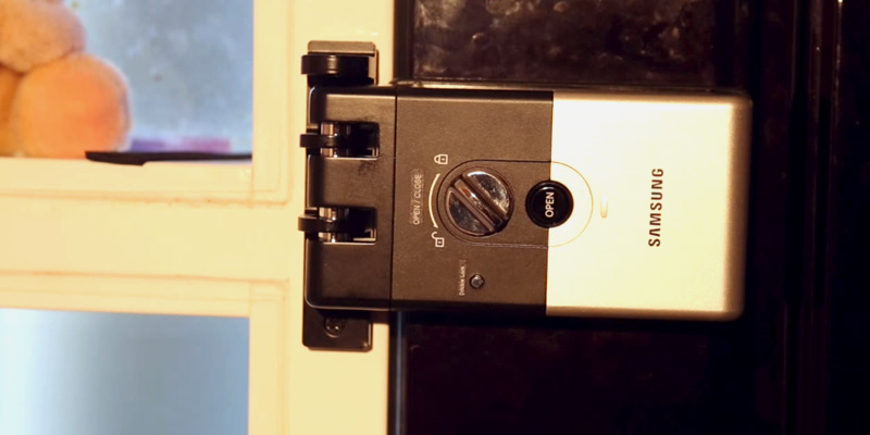 Samsung SHS-D500 Smart Door Lock in the use