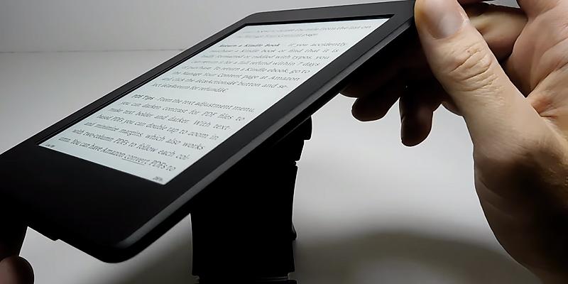 Kindle Paperwhite Previous Generation (7th), 6” Display, Built-in Light, Wi-Fi, Black, with Special Offers in the use