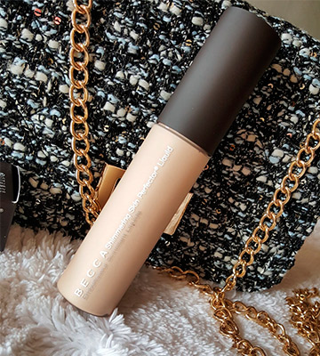 Review of Becca Cosmetics Shimmering Liquid Skin Perfector Highlighter