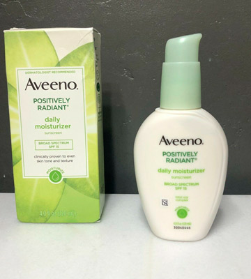 Review of Aveeno Positively Radiant Daily Moisturizer