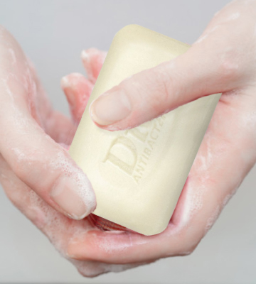 Review of Dial White Antibacterial Deodorant Soap