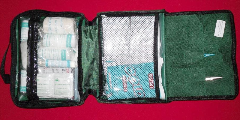 The Body Source Premium First Aid Kit Bag in the use - Bestadvisor