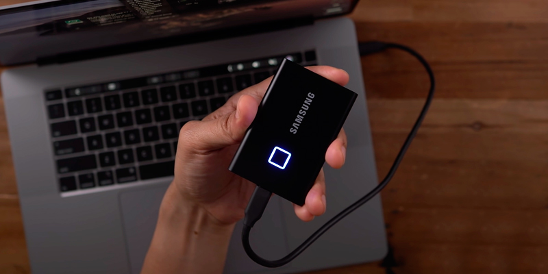Samsung T7 Touch External NVMe SSD (USB 3.2 Gen-2 Type-C) in the use