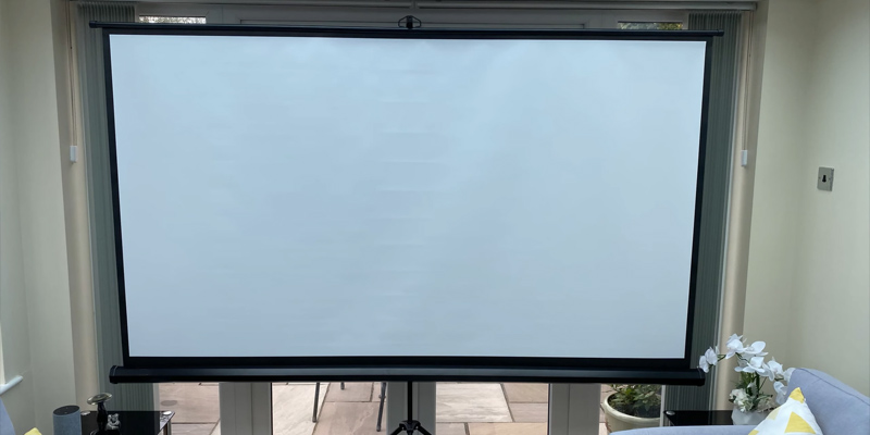 Review of PropVue 60 inch | 16:9 | Indoor/Outdoor Projector Screen with Stand