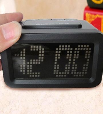 HITO Smart, Simple and Silent LCD Alarm Clock - Bestadvisor