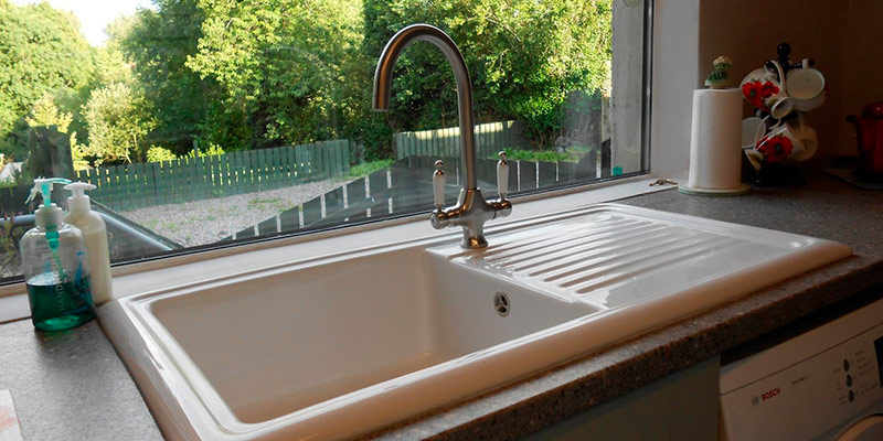 Reginox RL304CW 1.0 Bowl White Ceramic Reversible Kitchen Sink in the use