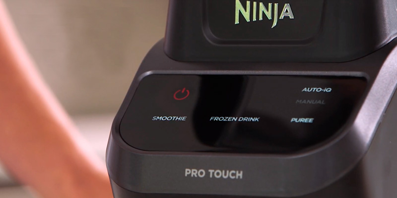 Ninja CT610UK Touchscreen Blender in the use