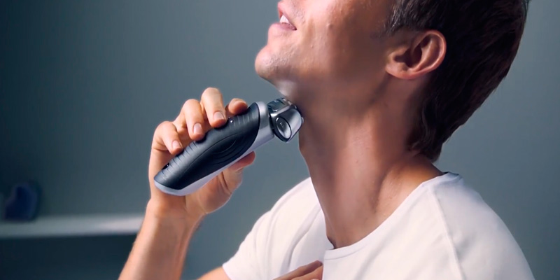 Braun Series 7 7898cc Electric Shaver in the use
