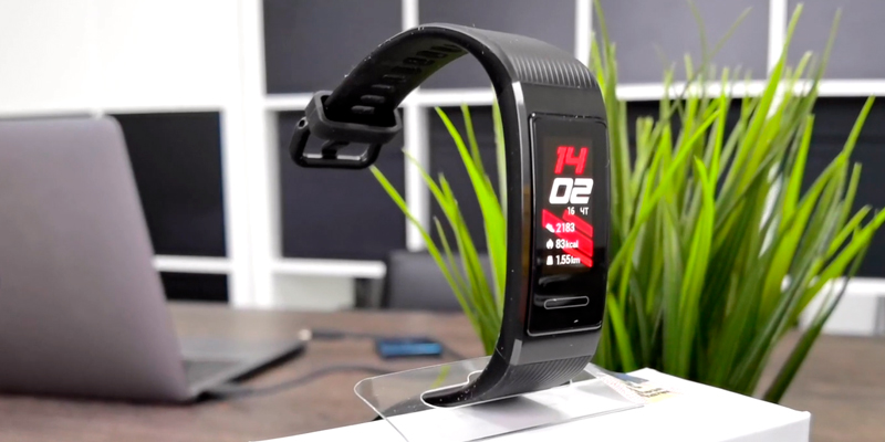 Huawei Band 4 Pro Fitness Tracker in the use