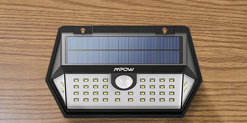 Mpow HMMPCD159BB-UKAA1 40 LED Solar Light with Motion Sensor in the use