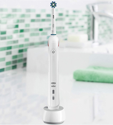 Review of Oral-B Pro 2 2000N Electric Toothbrush