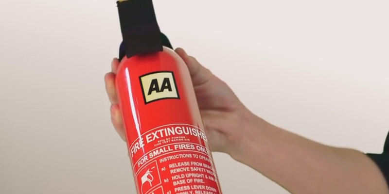 AA LR-MEZN-TWWJ Fire Extinguisher in the use - Bestadvisor