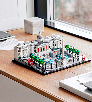Review of LEGO 21045 Architecture Trafalgar Square