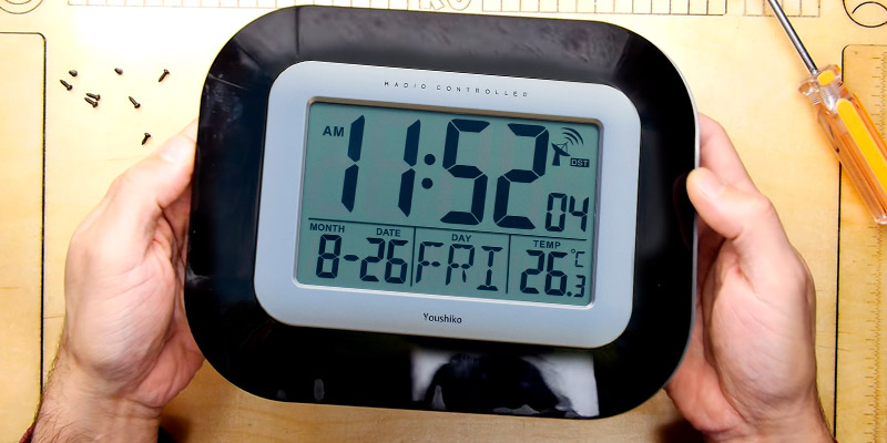 Review of Youshiko YC8021 Radio Controlled LCD Wall Mountable and Desk Clock