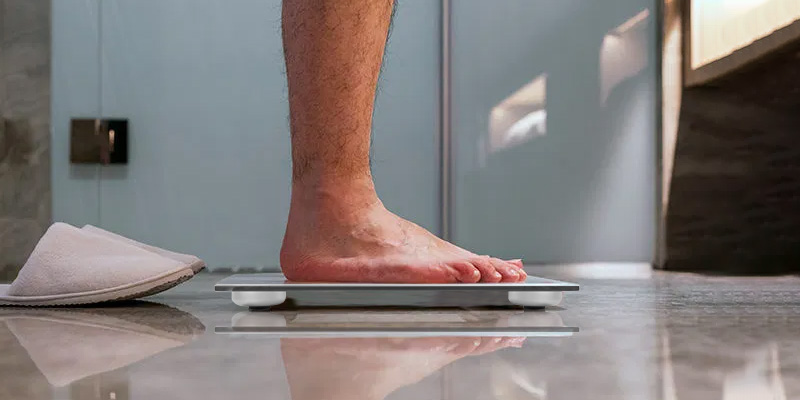 Active Era Ultra Slim Digital Bathroom Scales with High Precision Sensors in the use