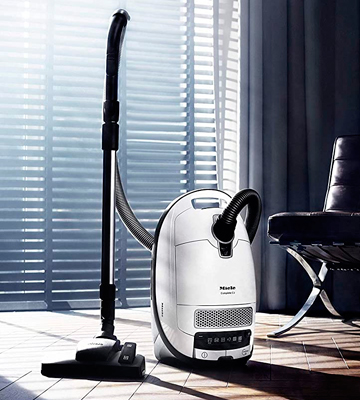 Review of Miele 10660960 Complete C3 Silence Bagged Vacuum Cleaner