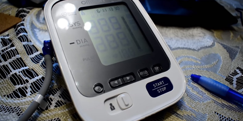 Review of Omron M6 COMFORT Intellisense Upper Arm Blood Pressure Monitor