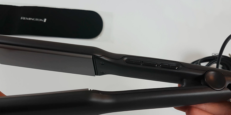 Remington Pro-Ceramic Extra Wide Plate Hair Straightener in the use