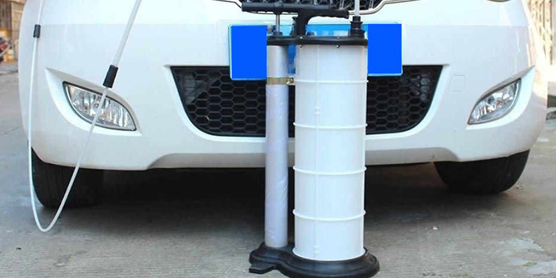 Katsu (481509) Manual Fluid Extractor Pump (9 Liters) in the use