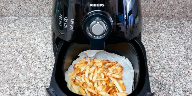 Philips HD9220 Healthier Oil Free Airfryer in the use
