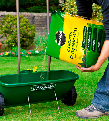 Review of Miracle-Gro EverGreen Complete Lawn Food, Weed & Moss Control
