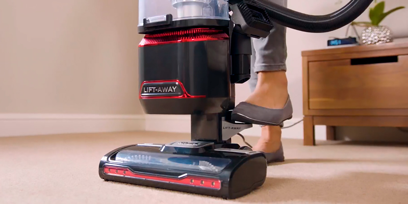 Shark [NV602UKT] Lift-Away Corded Upright Vacuum Pet in the use